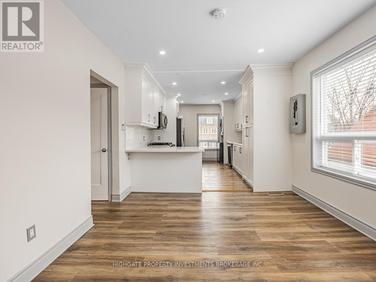 Upper - 6 Kew Beach Avenue, Toronto, Ontario  M4L 1B7 - Photo 12 - E12461924