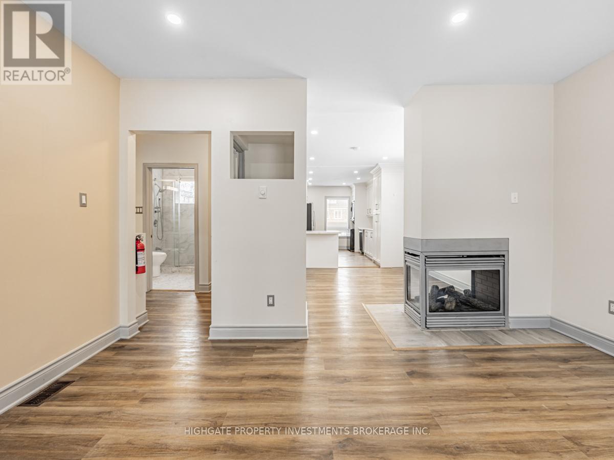 Upper - 6 Kew Beach Avenue, Toronto, Ontario  M4L 1B7 - Photo 13 - E12461924