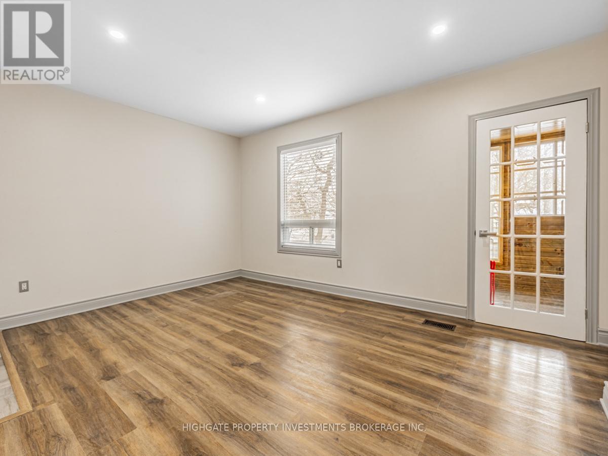 Upper - 6 Kew Beach Avenue, Toronto, Ontario  M4L 1B7 - Photo 15 - E12461924