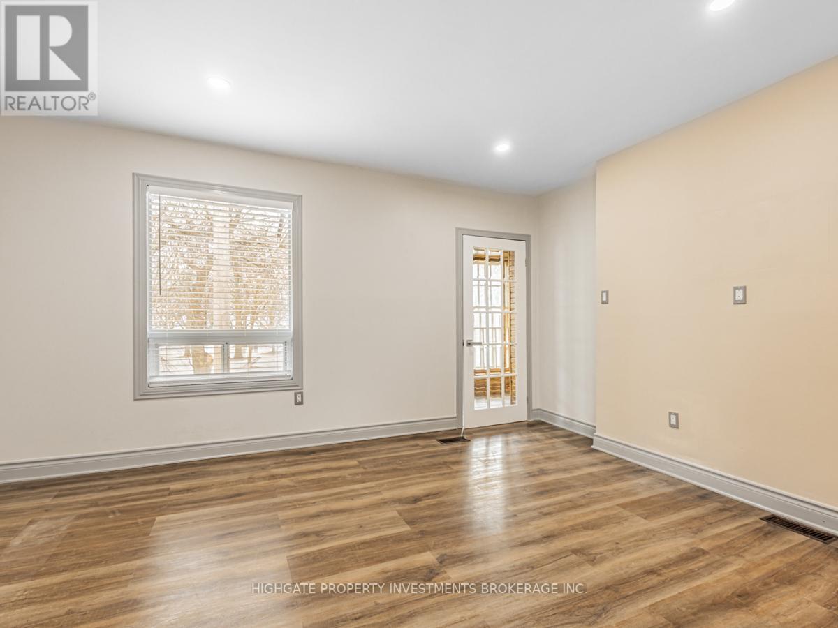 Upper - 6 Kew Beach Avenue, Toronto, Ontario  M4L 1B7 - Photo 16 - E12461924