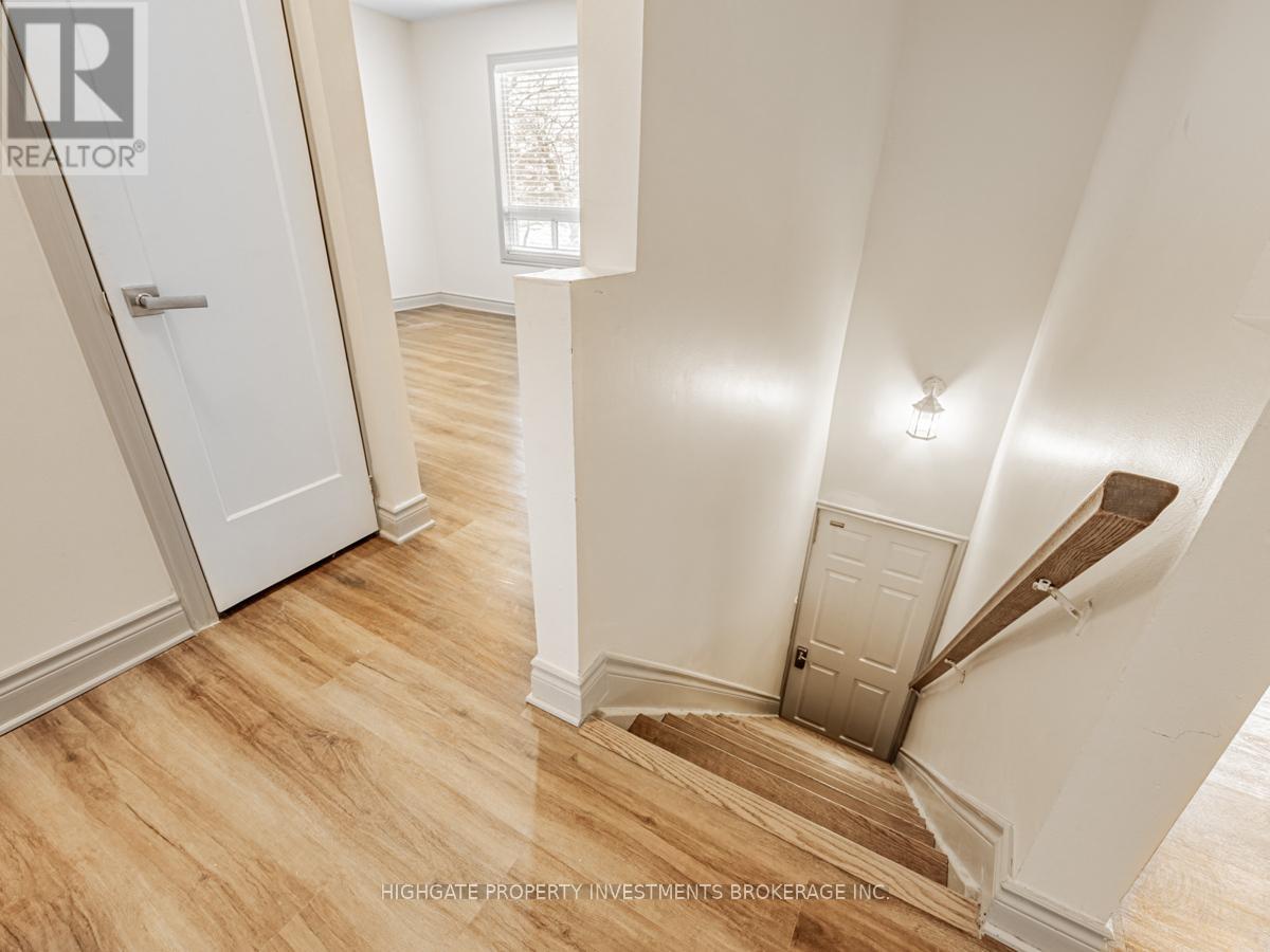 Upper - 6 Kew Beach Avenue, Toronto, Ontario  M4L 1B7 - Photo 19 - E12461924