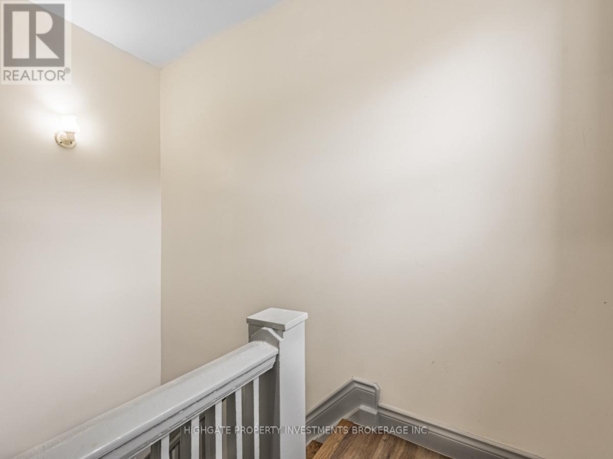 Upper - 6 Kew Beach Avenue, Toronto, Ontario  M4L 1B7 - Photo 20 - E12461924