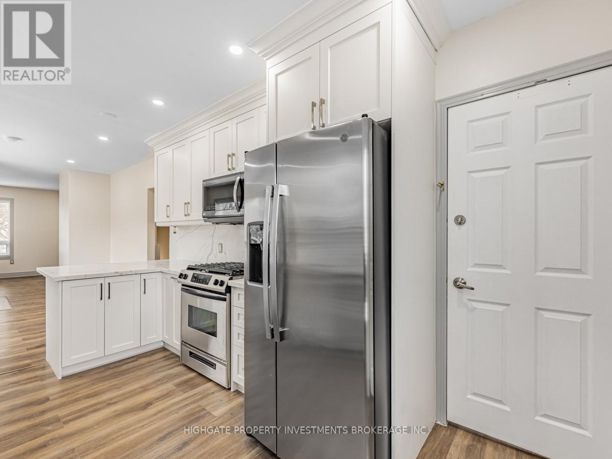 Upper - 6 Kew Beach Avenue, Toronto, Ontario  M4L 1B7 - Photo 8 - E12461924