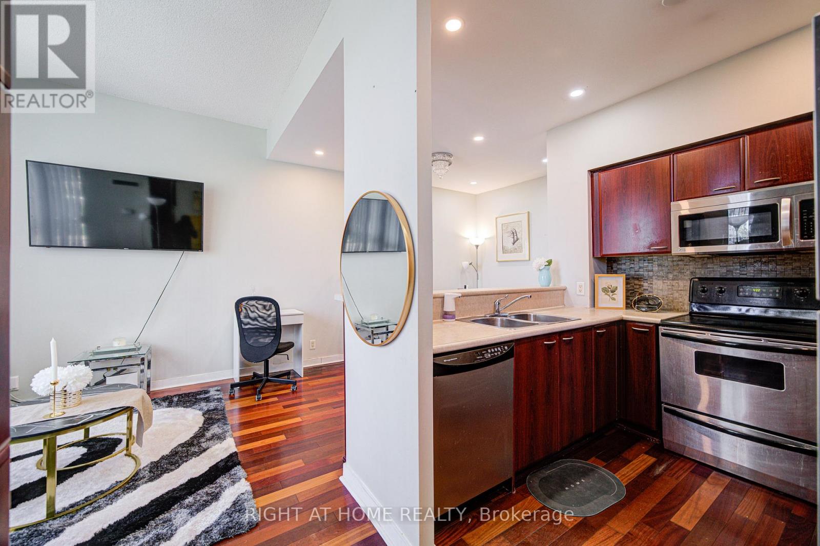Th112 - 36 Lee Centre Drive, Toronto, Ontario  M1H 3K2 - Photo 11 - E12462037
