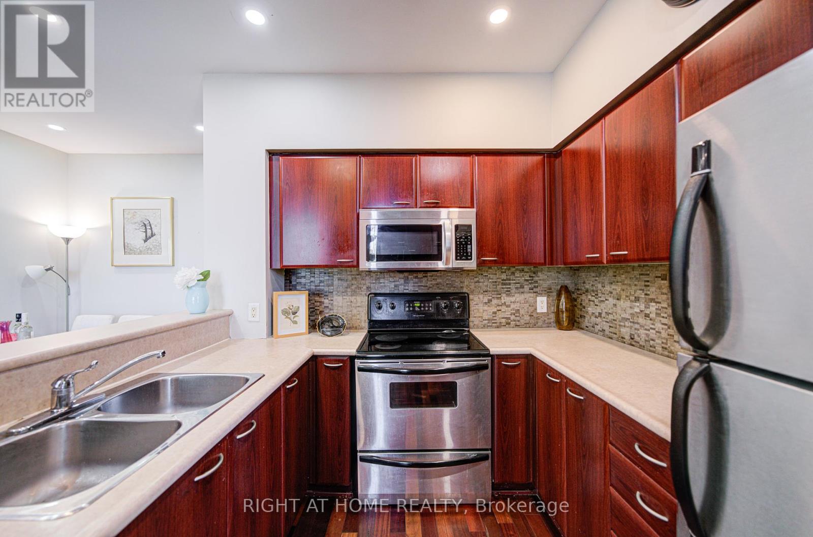 Th112 - 36 Lee Centre Drive, Toronto, Ontario  M1H 3K2 - Photo 12 - E12462037