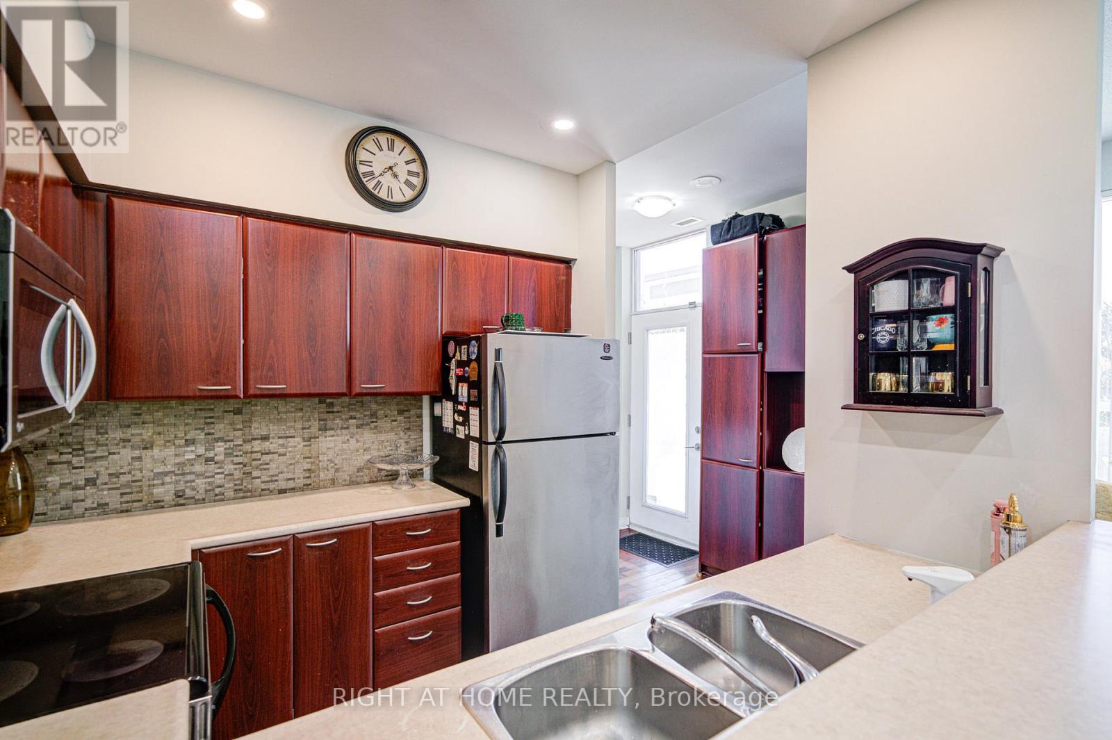 Th112 - 36 Lee Centre Drive, Toronto, Ontario  M1H 3K2 - Photo 14 - E12462037