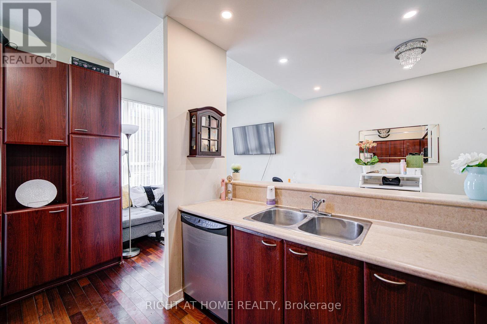 Th112 - 36 Lee Centre Drive, Toronto, Ontario  M1H 3K2 - Photo 15 - E12462037