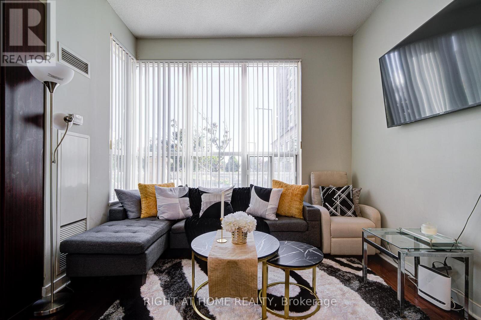 Th112 - 36 Lee Centre Drive, Toronto, Ontario  M1H 3K2 - Photo 16 - E12462037