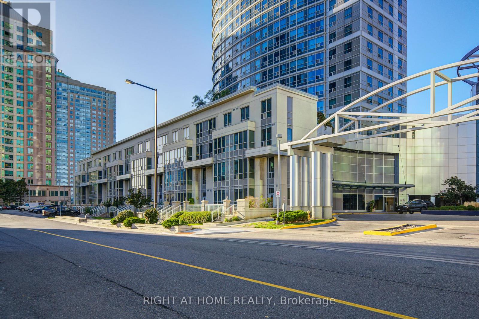 Th112 - 36 Lee Centre Drive, Toronto, Ontario  M1H 3K2 - Photo 3 - E12462037