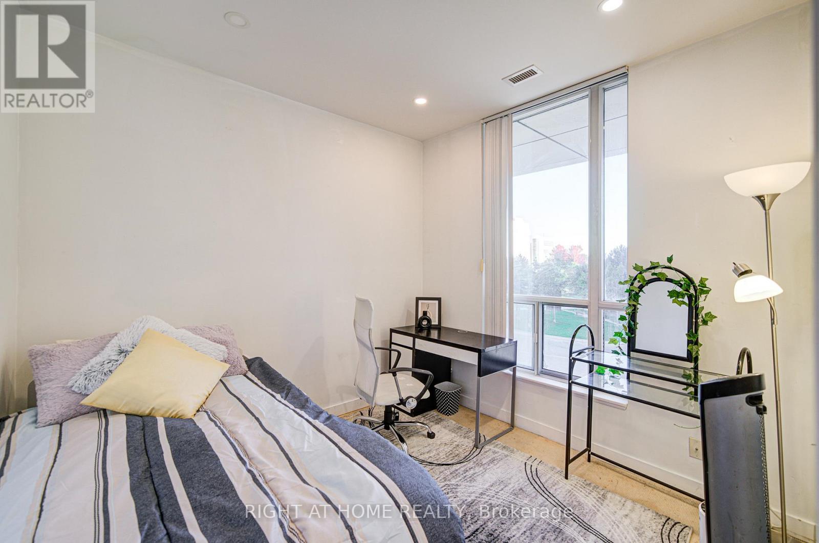Th112 - 36 Lee Centre Drive, Toronto, Ontario  M1H 3K2 - Photo 34 - E12462037