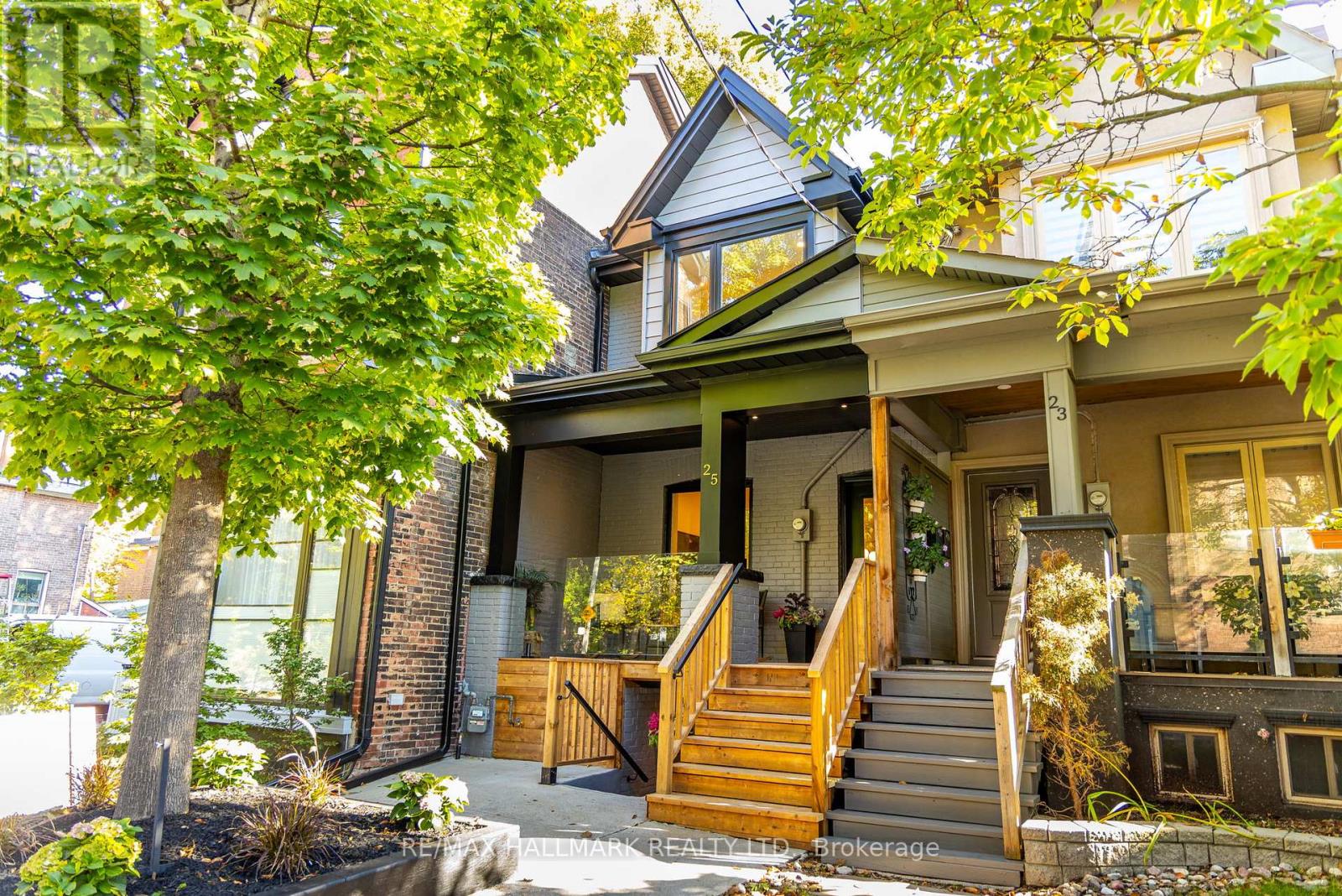 25 HOWLAND ROAD, Toronto, Ontario