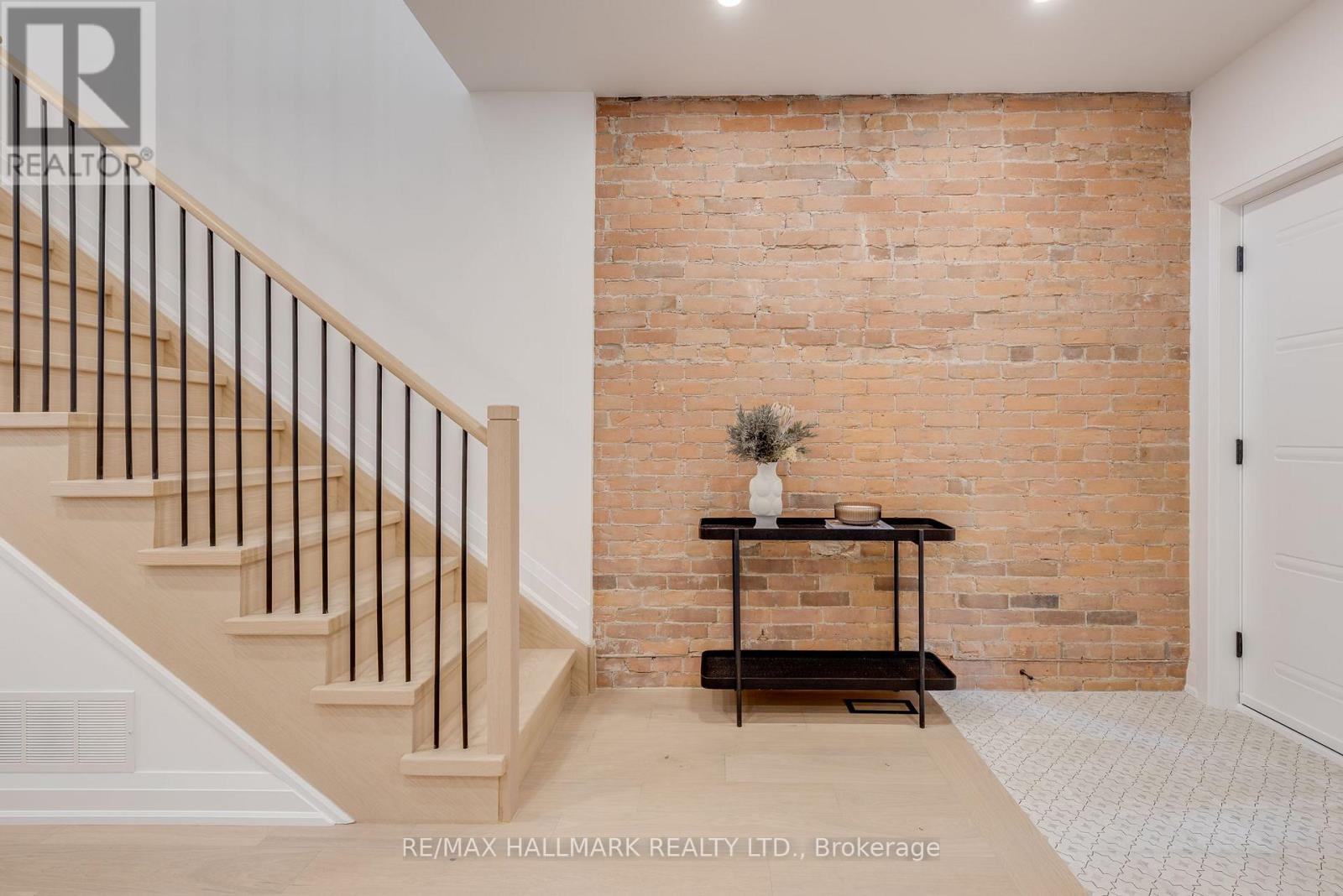 25 Howland Road, Toronto, Ontario  M4K 2Z4 - Photo 7 - E12462074