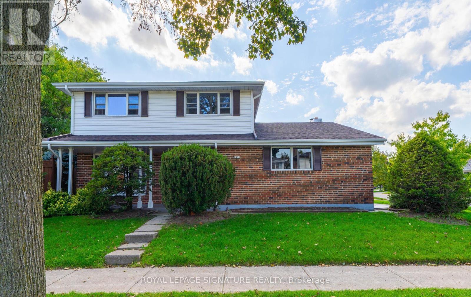 43 COLLINGSBROOK BOULEVARD, Toronto, Ontario