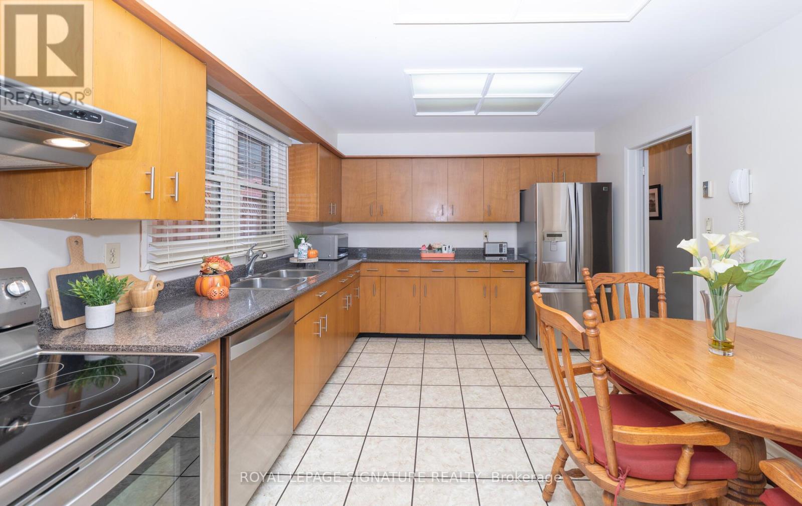 43 Collingsbrook Boulevard, Toronto, Ontario  M1W 1L9 - Photo 10 - E12462077