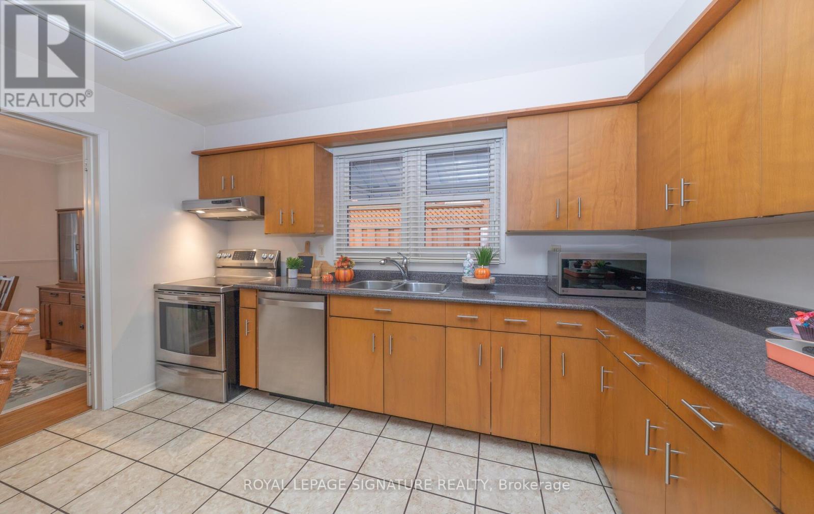 43 Collingsbrook Boulevard, Toronto, Ontario  M1W 1L9 - Photo 11 - E12462077