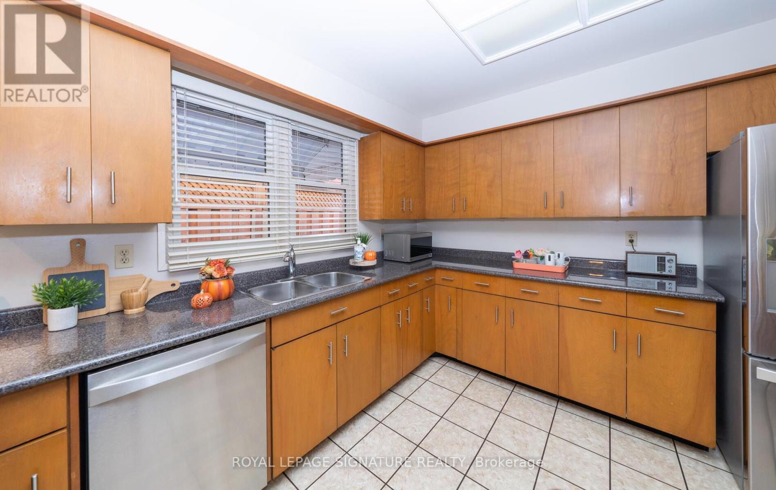 43 Collingsbrook Boulevard, Toronto, Ontario  M1W 1L9 - Photo 12 - E12462077