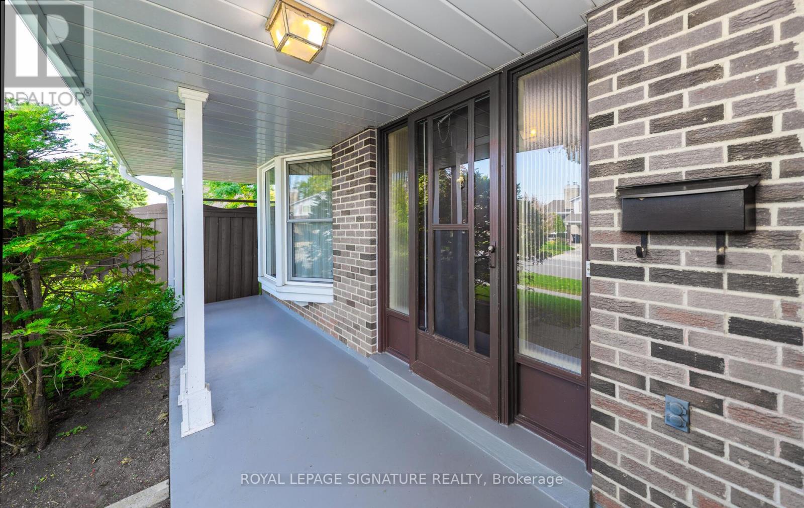 43 Collingsbrook Boulevard, Toronto, Ontario  M1W 1L9 - Photo 2 - E12462077