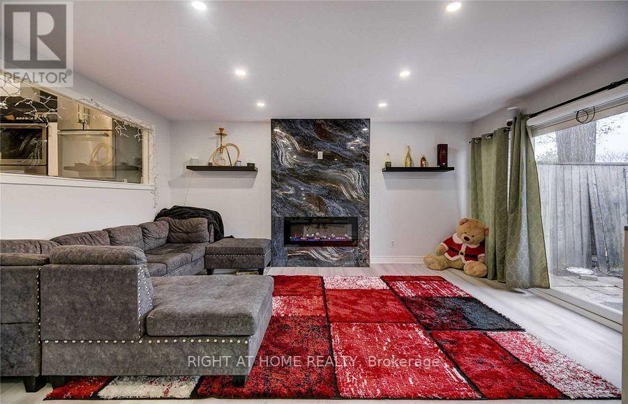 24 SPRINGFAIR AVENUE, Aurora, Ontario