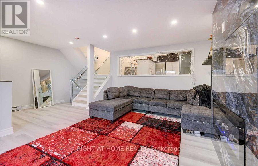 24 Springfair Avenue, Aurora, Ontario  L4G 3M2 - Photo 2 - N12461887