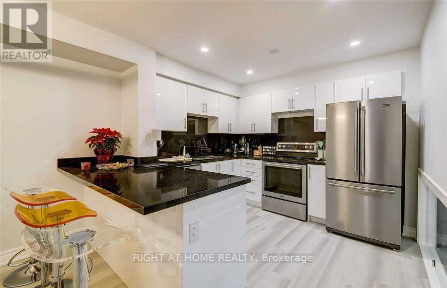 24 Springfair Avenue, Aurora, Ontario  L4G 3M2 - Photo 6 - N12461887
