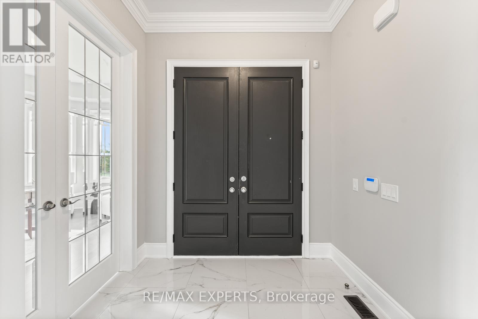97 Ross Vennare Crescent, Vaughan, Ontario  L4H 4N2 - Photo 2 - N12461900