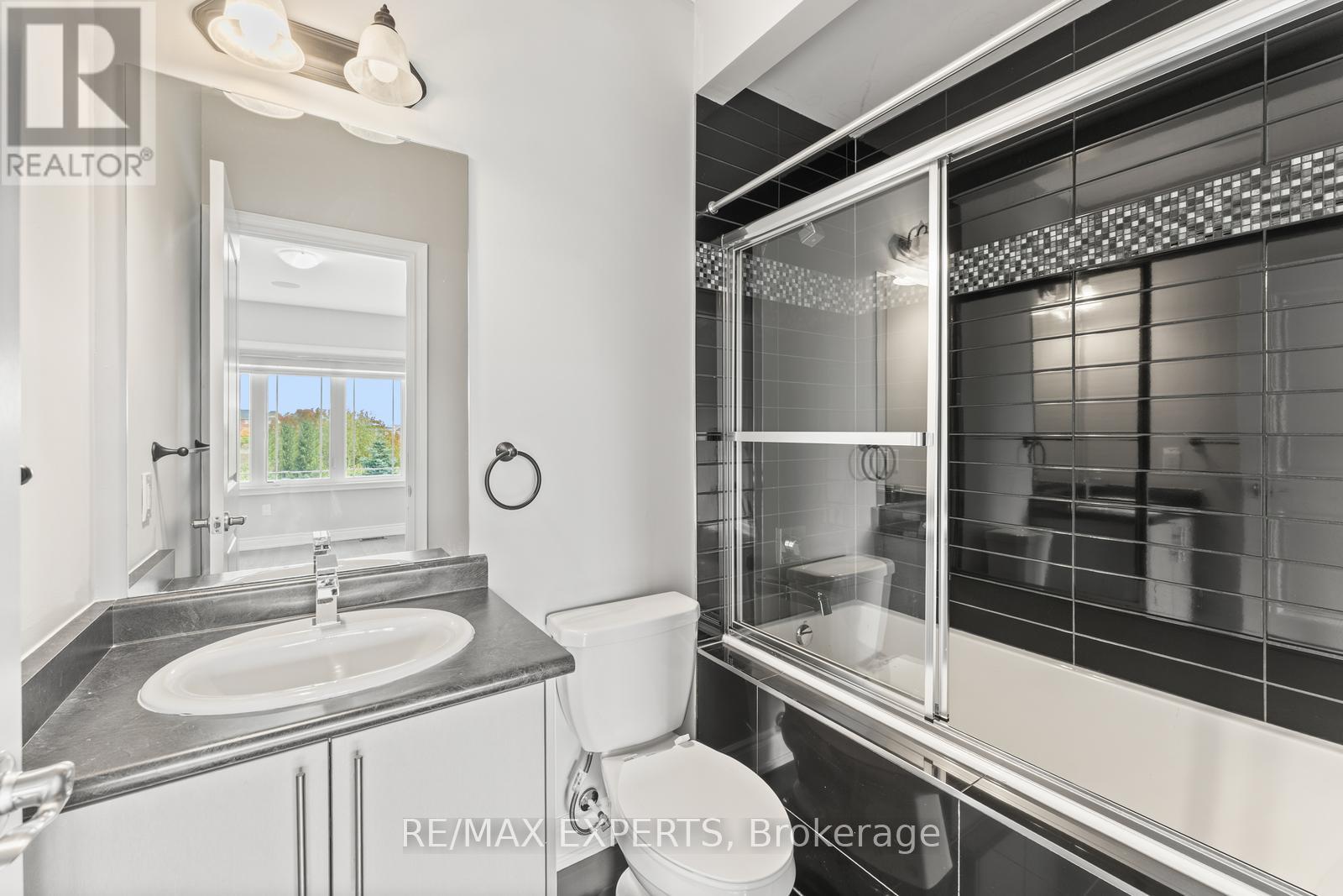 97 Ross Vennare Crescent, Vaughan, Ontario  L4H 4N2 - Photo 29 - N12461900