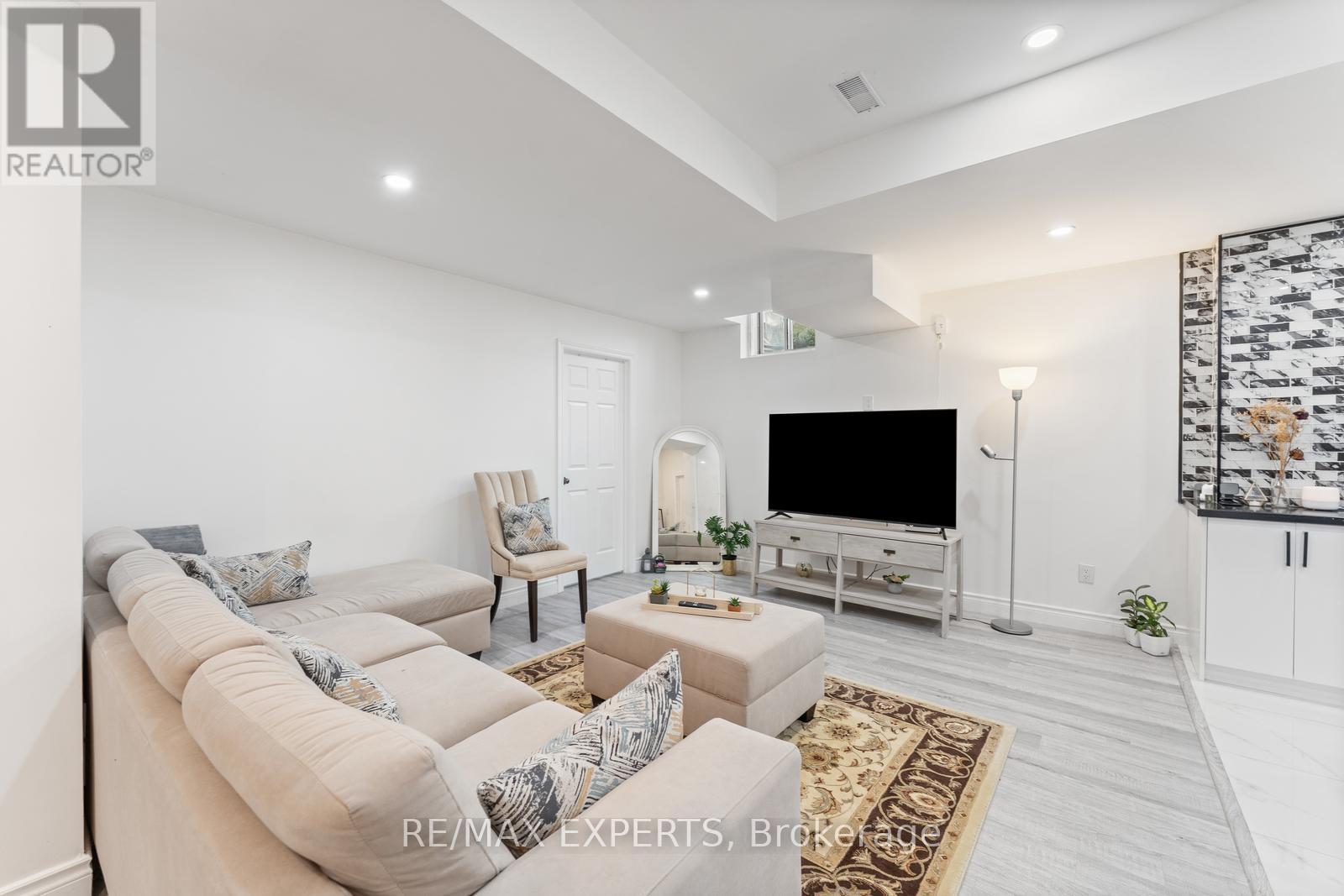 97 Ross Vennare Crescent, Vaughan, Ontario  L4H 4N2 - Photo 32 - N12461900