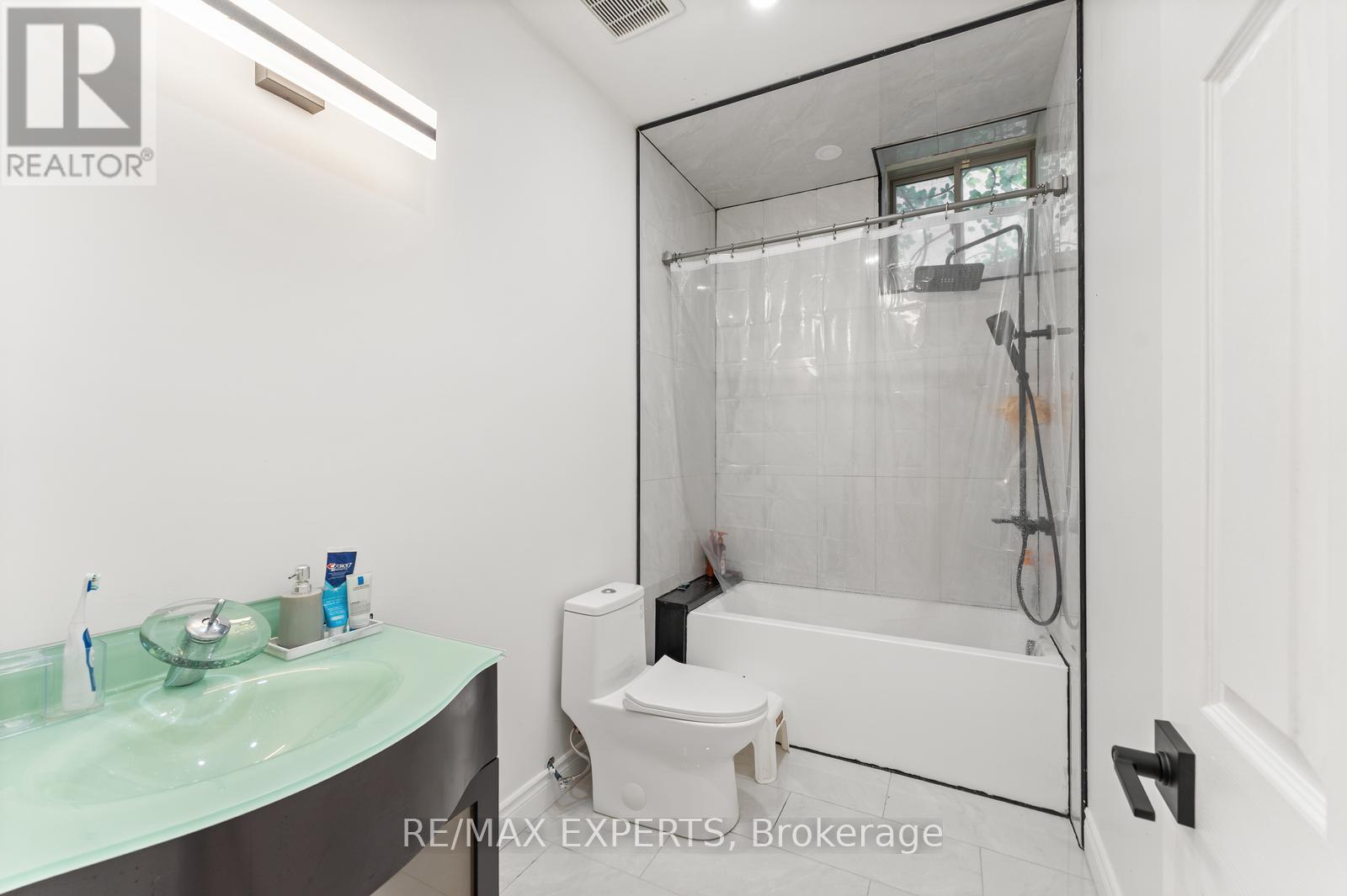97 Ross Vennare Crescent, Vaughan, Ontario  L4H 4N2 - Photo 38 - N12461900