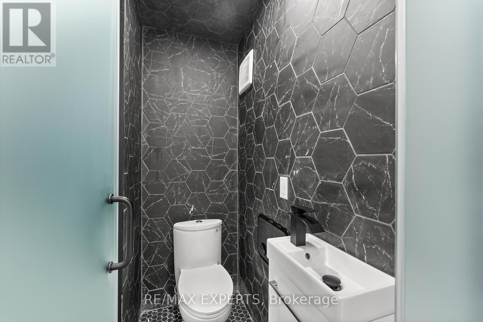 97 Ross Vennare Crescent, Vaughan, Ontario  L4H 4N2 - Photo 41 - N12461900