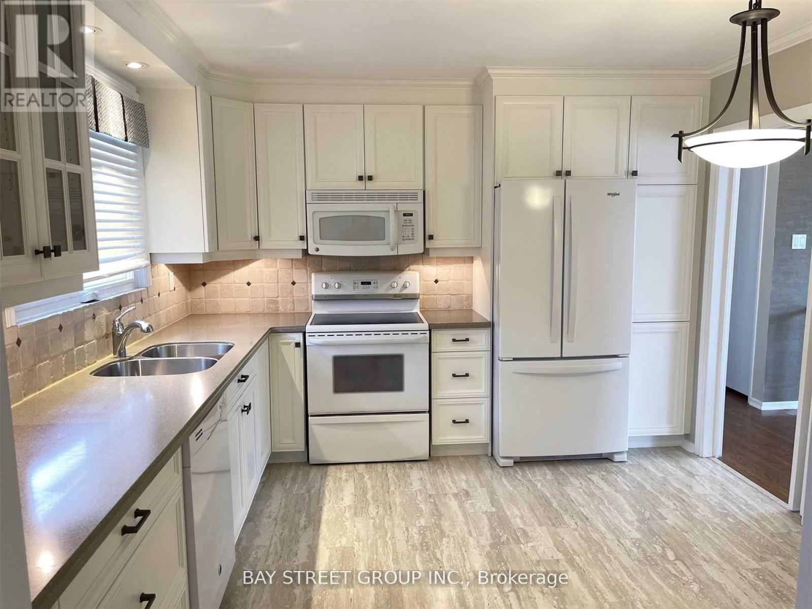 41 Walkerton Drive, Markham, Ontario  L3P 1H9 - Photo 5 - N12461903
