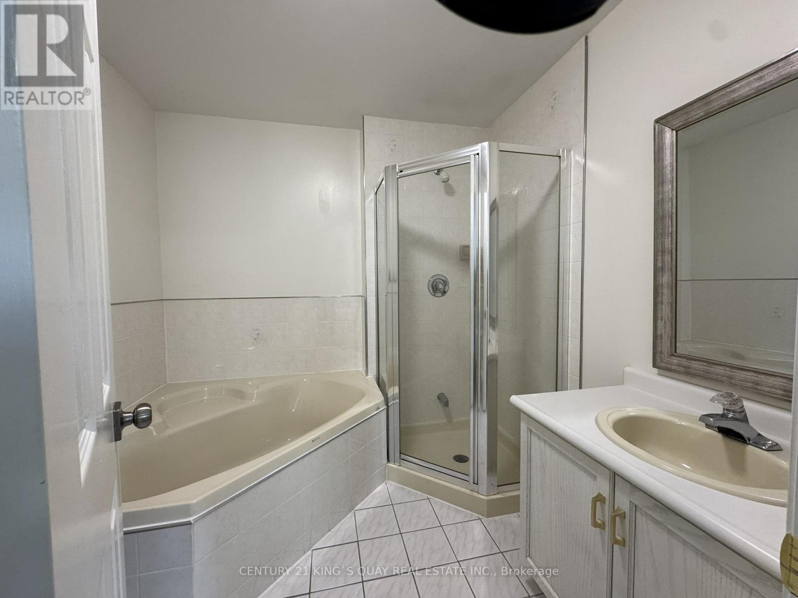 114 Greensboro Drive S, Markham, Ontario  L3R 0W1 - Photo 16 - N12461974