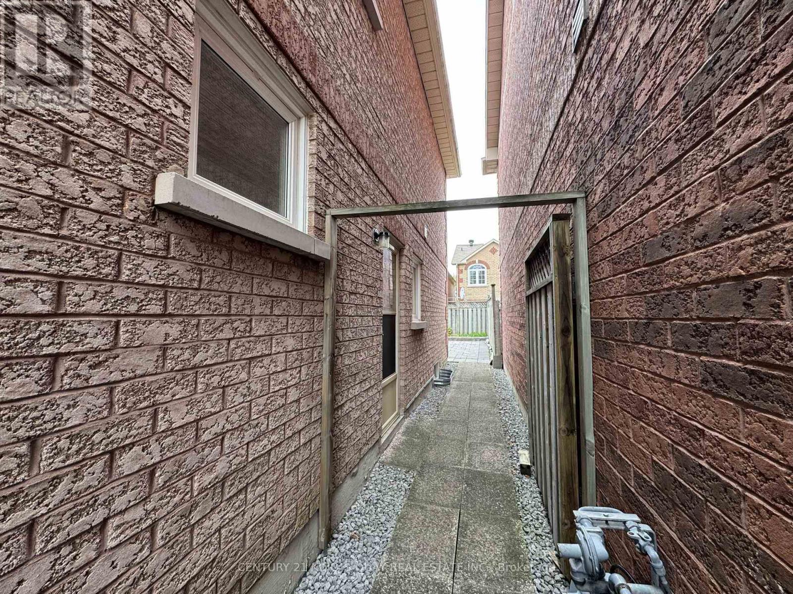 114 Greensboro Drive S, Markham, Ontario  L3R 0W1 - Photo 29 - N12461974