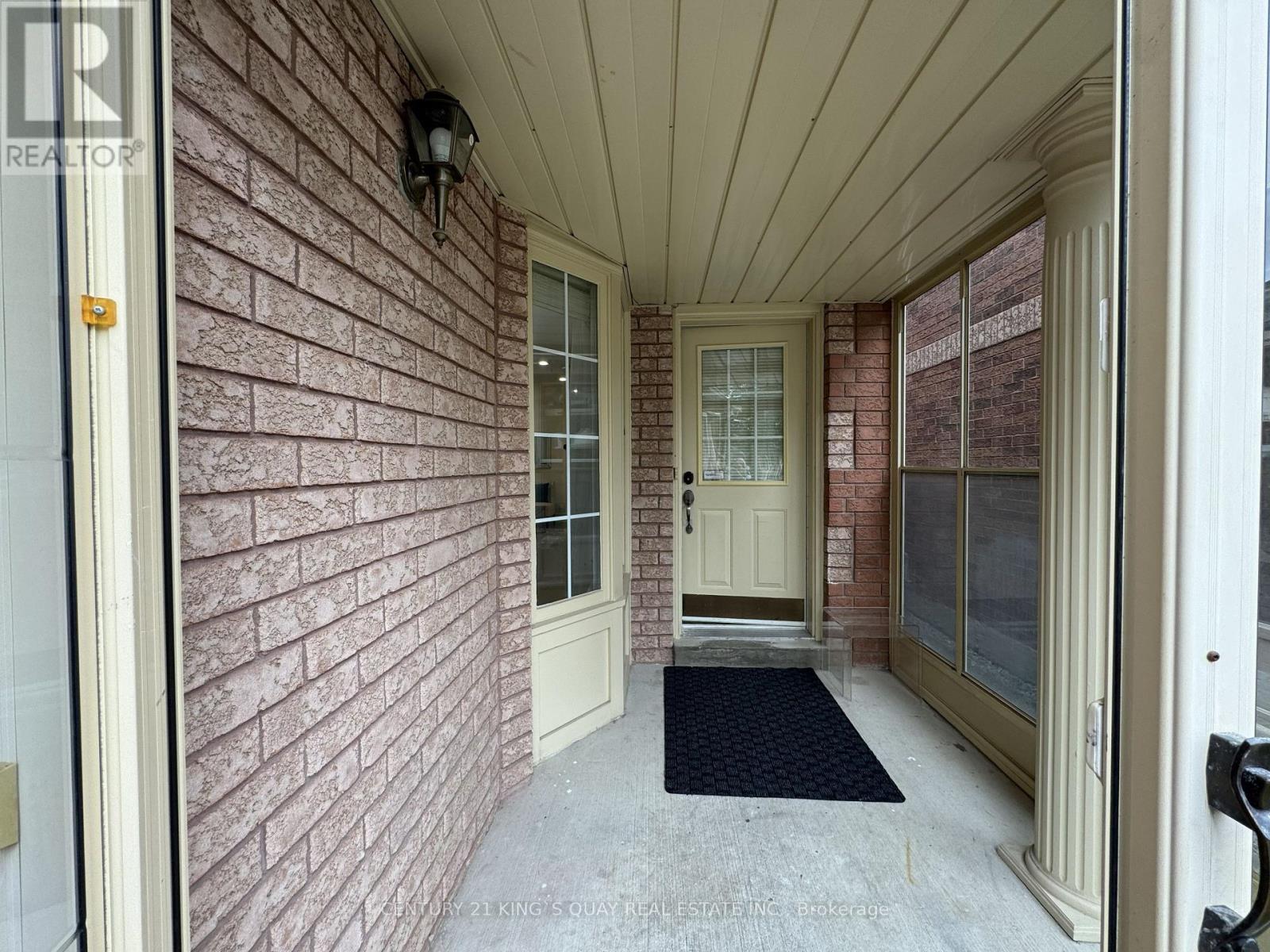 114 Greensboro Drive S, Markham, Ontario  L3R 0W1 - Photo 3 - N12461974