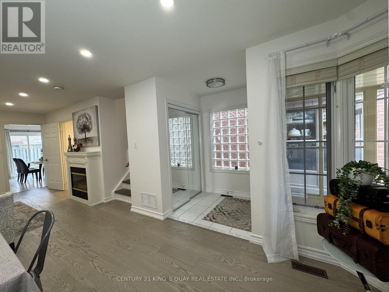 114 Greensboro Drive S, Markham, Ontario  L3R 0W1 - Photo 4 - N12461974