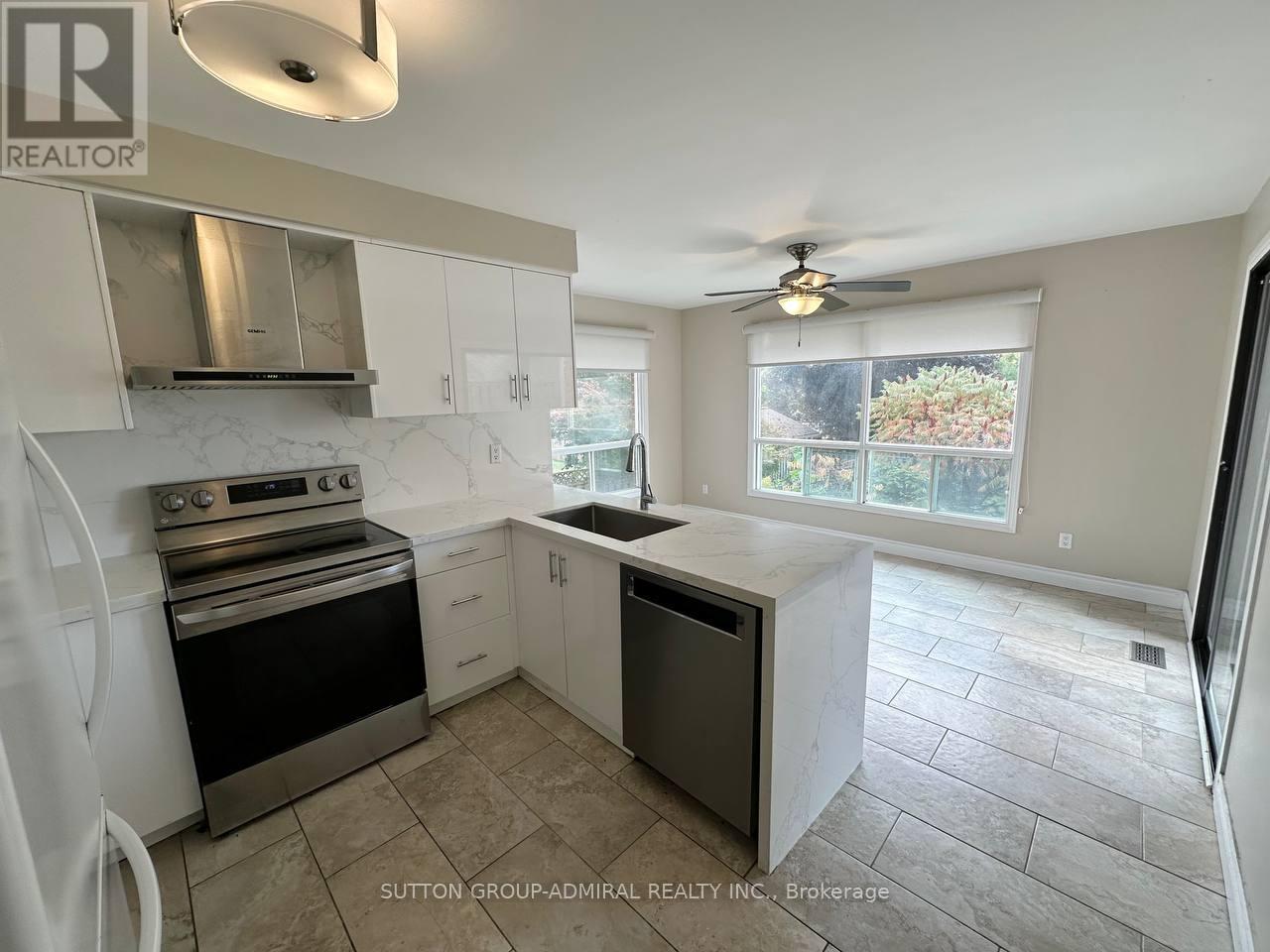 102 Hazelwood Drive, Newmarket, Ontario  L3Y 3G3 - Photo 5 - N12461983