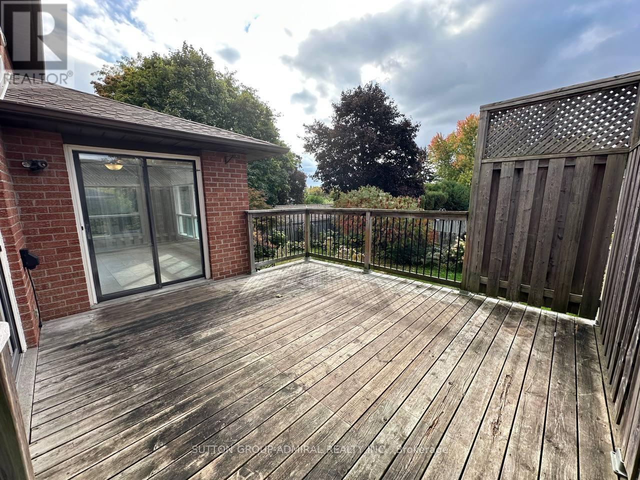 102 Hazelwood Drive, Newmarket, Ontario  L3Y 3G3 - Photo 9 - N12461983