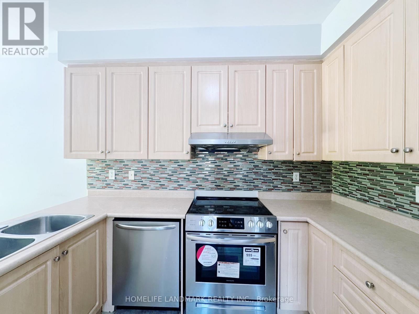 86 Andes Crescent, Vaughan, Ontario  L4H 3H3 - Photo 3 - N12462035