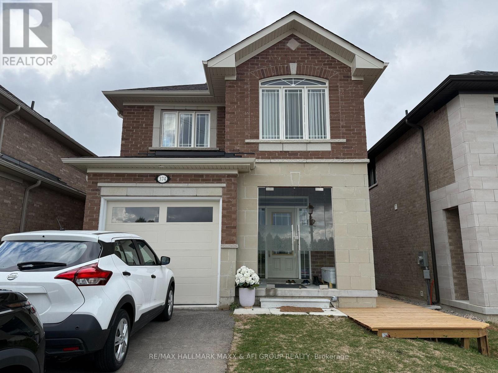 LOWER - 374 RITA'S AVENUE, Newmarket, Ontario