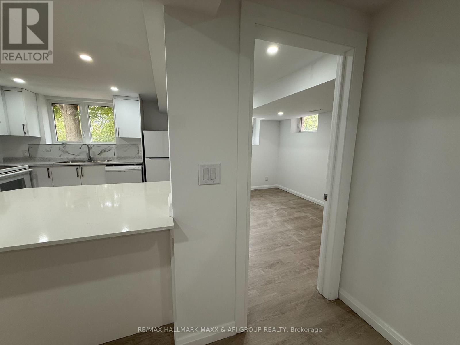 Lower - 374 Rita's Avenue, Newmarket, Ontario  L3X 2N1 - Photo 18 - N12462065