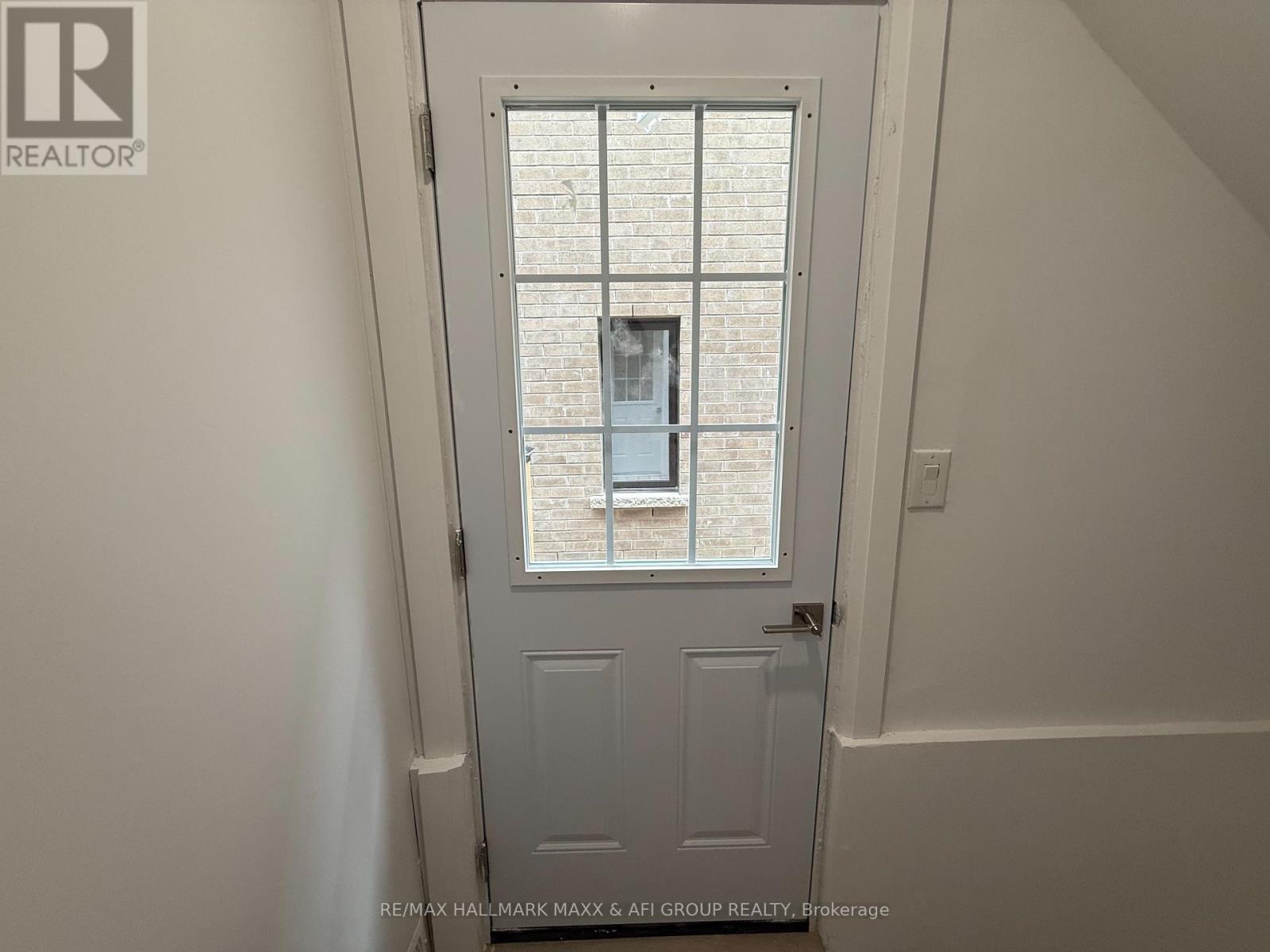 Lower - 374 Rita's Avenue, Newmarket, Ontario  L3X 2N1 - Photo 5 - N12462065