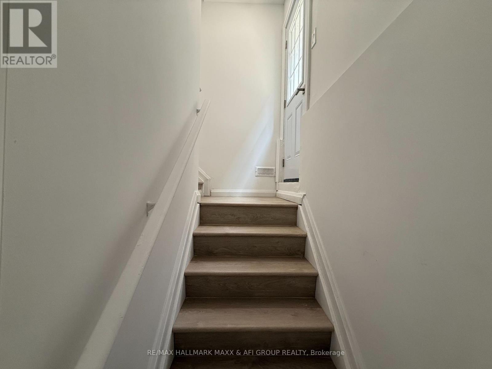 Lower - 374 Rita's Avenue, Newmarket, Ontario  L3X 2N1 - Photo 6 - N12462065