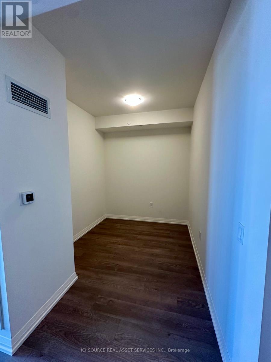 519 - 27 Korda Gate, Vaughan, Ontario  L4K 2M9 - Photo 2 - N12462084