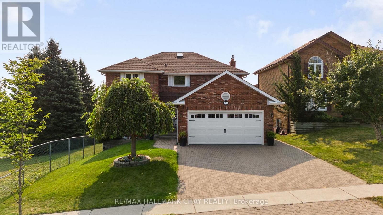 292 LEACOCK DRIVE, Barrie, Ontario