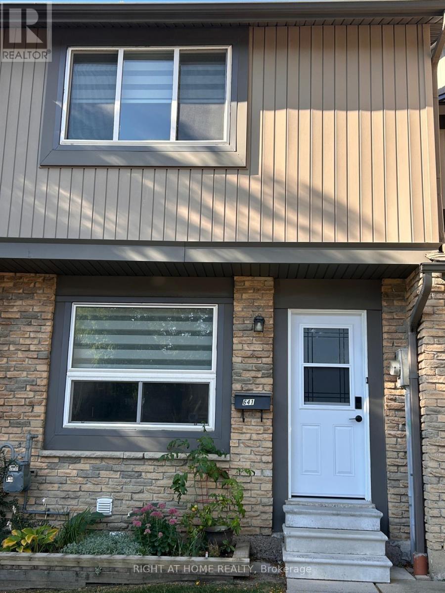 641 Woodward Avenue, Milton, Ontario  L9T 3K4 - Photo 2 - W12461932