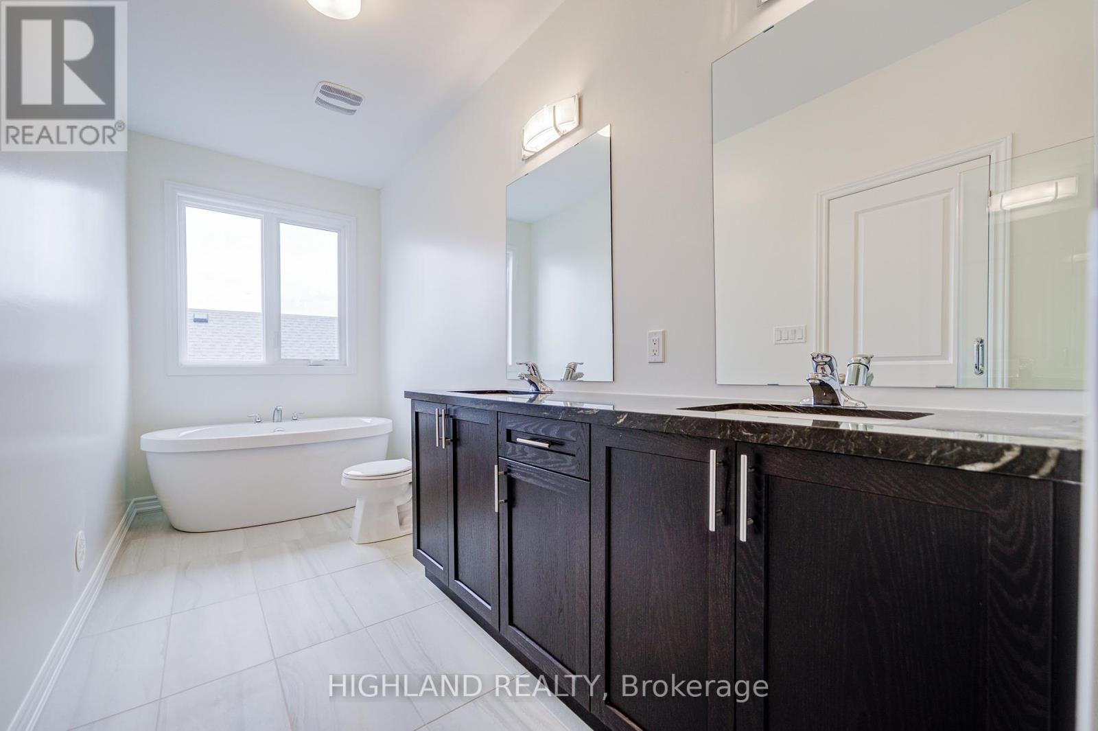 1162 Dartmouth Crescent, Oakville, Ontario  L6H 8C3 - Photo 23 - W12461939