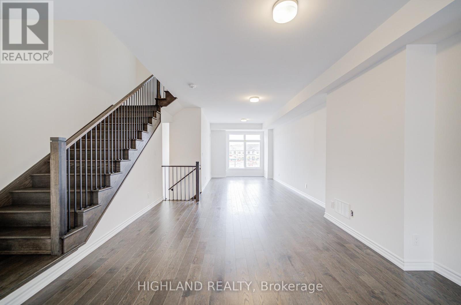 1162 Dartmouth Crescent, Oakville, Ontario  L6H 8C3 - Photo 4 - W12461939