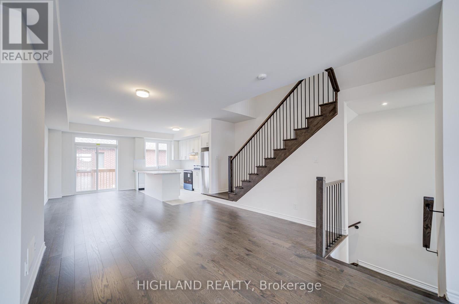 1162 Dartmouth Crescent, Oakville, Ontario  L6H 8C3 - Photo 6 - W12461939