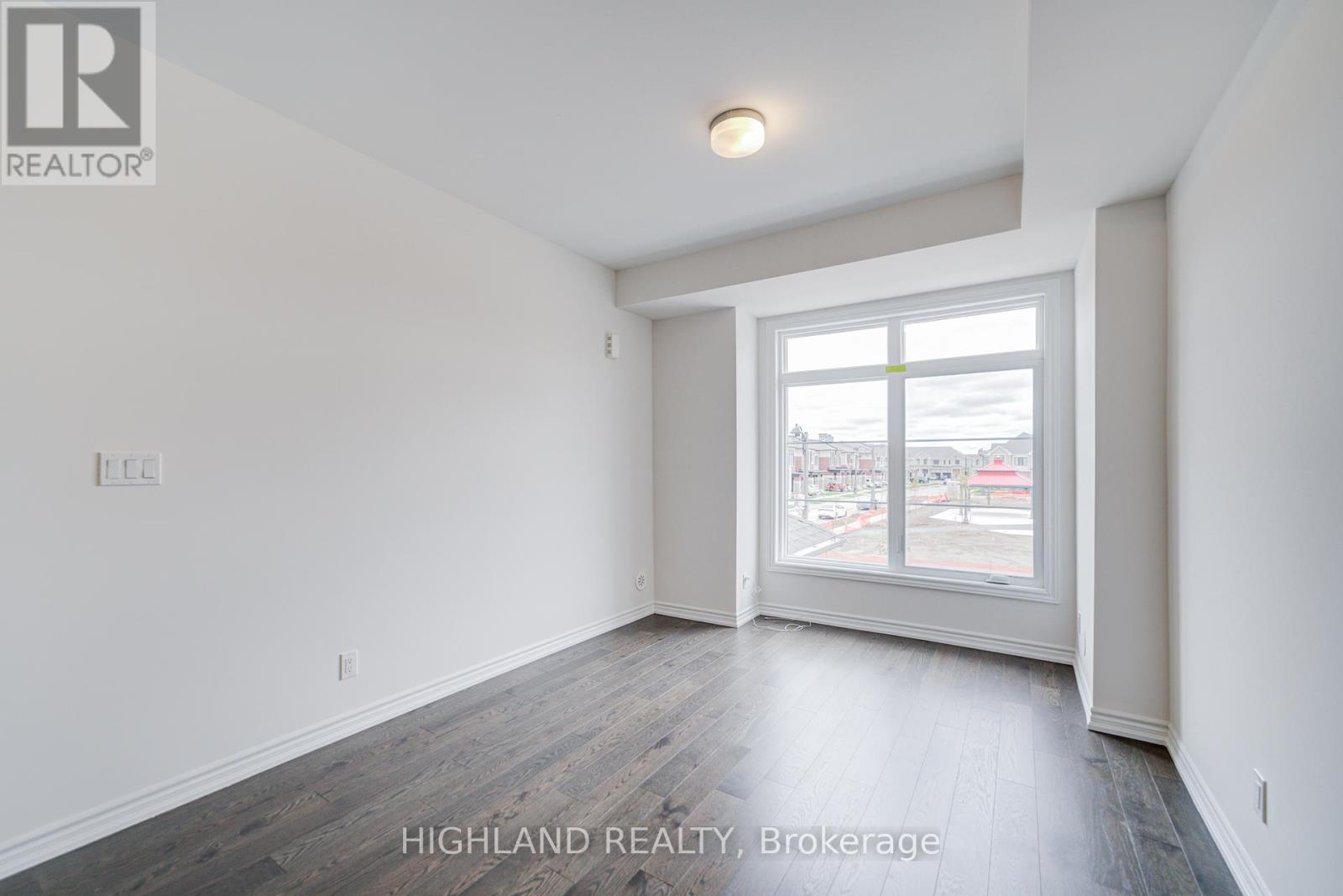 1162 Dartmouth Crescent, Oakville, Ontario  L6H 8C3 - Photo 7 - W12461939