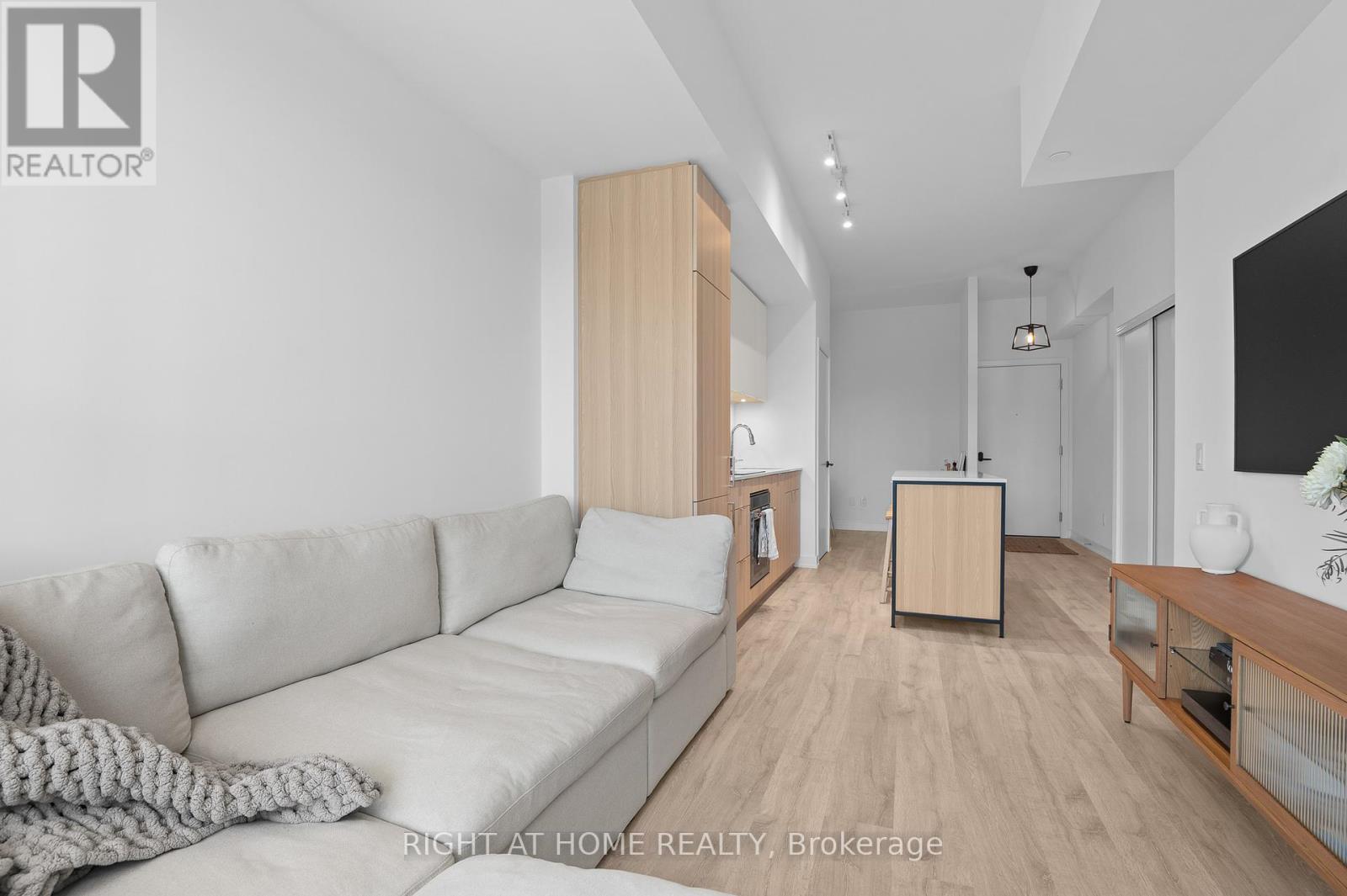 403 - 220 Missinnihe Way, Mississauga, Ontario  L5H 0A9 - Photo 11 - W12461945