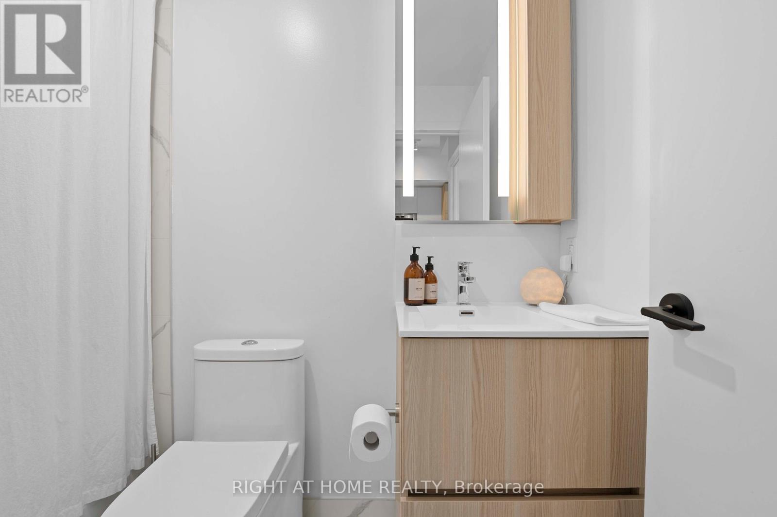 403 - 220 Missinnihe Way, Mississauga, Ontario  L5H 0A9 - Photo 7 - W12461945